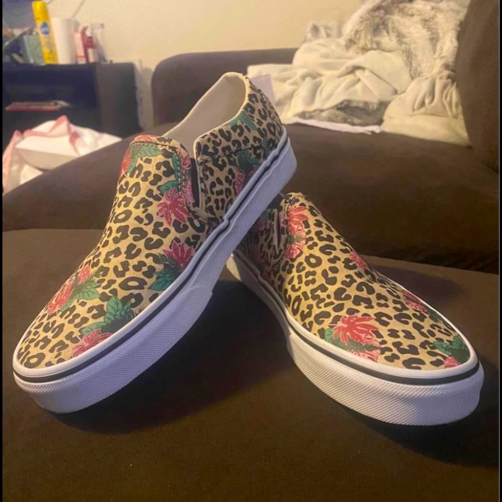 Brand New Cheetah/Hawaiian print slip on Vans
